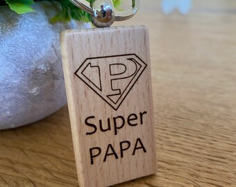 Schlüsselanhänger mit Gravur Superpapa Geschenk Vatertag Papa personalisiert Holz nachhaltig Geschenkidee in Deutschland Geburtstag