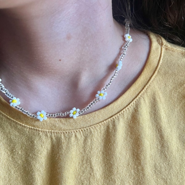 Dainty Flower Necklace, Kids Stretchy Flower Necklace, Daisy Necklace, Sunflower Necklace, Necklace for Girls, Beaded Daisy Necklace