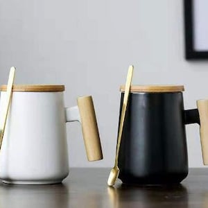Black and white ceramic mug with wooden handle, vintage style large capacity coffee cup