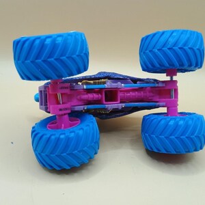 Spin Master Custom Monster Jam Sparkle Smash - Blue Sparkle Edition 1:64 Diecast image 7