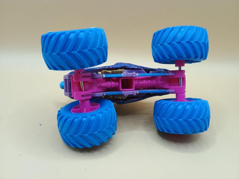 Spin Master Custom Monster Jam Sparkle Smash - Blue Sparkle Edition 1:64 Diecast image 7