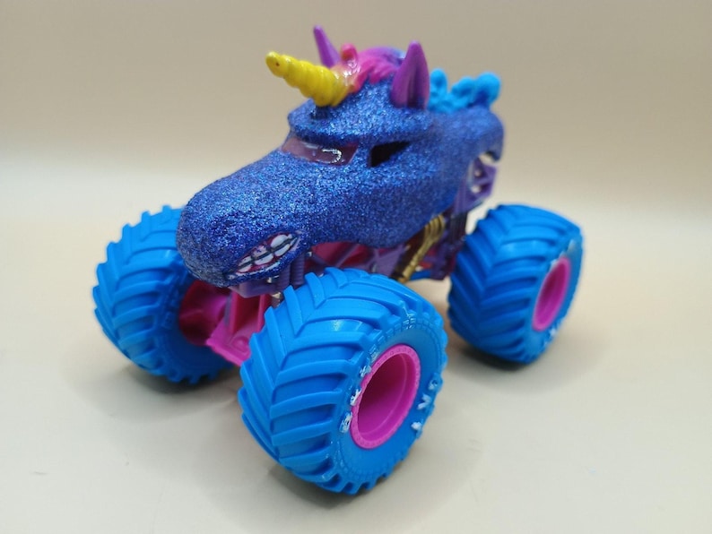 Spin Master Custom Monster Jam Sparkle Smash - Blue Sparkle Edition 1:64 Diecast image 2