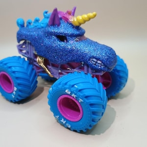 Spin Master Custom Monster Jam Sparkle Smash - Blue Sparkle Edition 1:64 Diecast image 1
