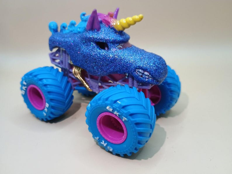 Spin Master Custom Monster Jam Sparkle Smash - Blue Sparkle Edition 1:64 Diecast image 1