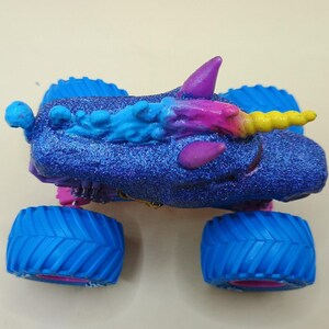 Spin Master Custom Monster Jam Sparkle Smash - Blue Sparkle Edition 1:64 Diecast image 8
