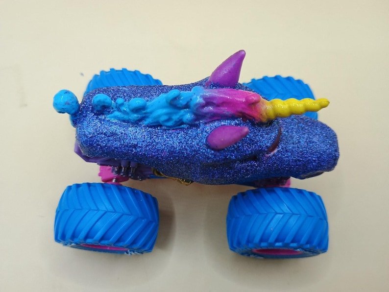 Spin Master Custom Monster Jam Sparkle Smash - Blue Sparkle Edition 1:64 Diecast image 8