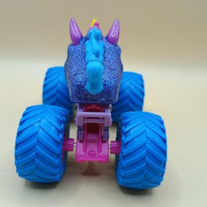 Spin Master Custom Monster Jam Sparkle Smash - Blue Sparkle Edition 1:64 Diecast image 6