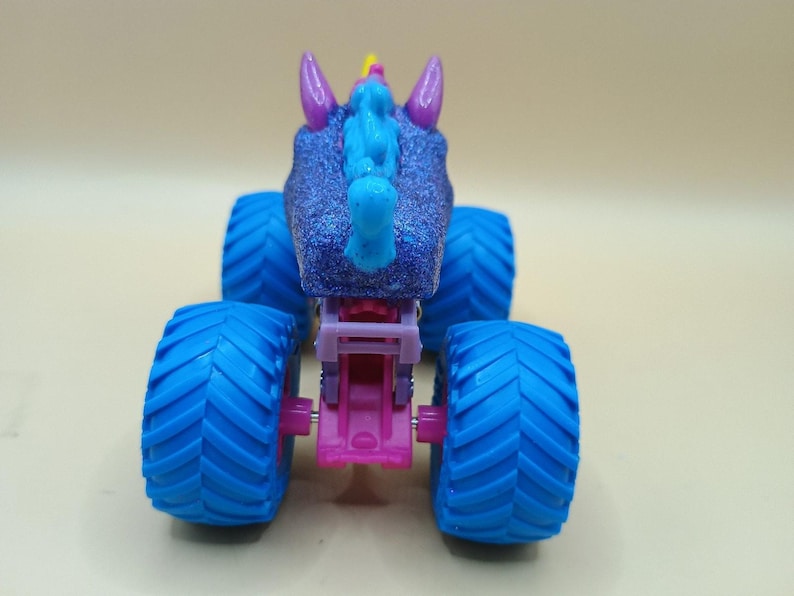 Spin Master Custom Monster Jam Sparkle Smash - Blue Sparkle Edition 1:64 Diecast image 6