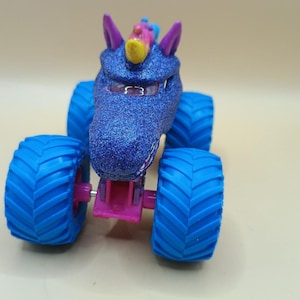 Spin Master Custom Monster Jam Sparkle Smash - Blue Sparkle Edition 1:64 Diecast image 5