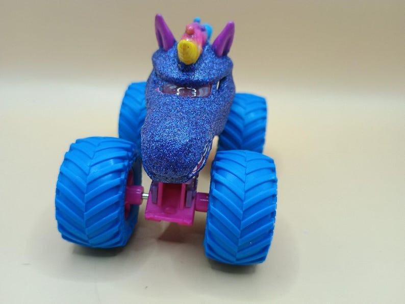 Spin Master Custom Monster Jam Sparkle Smash - Blue Sparkle Edition 1:64 Diecast image 5