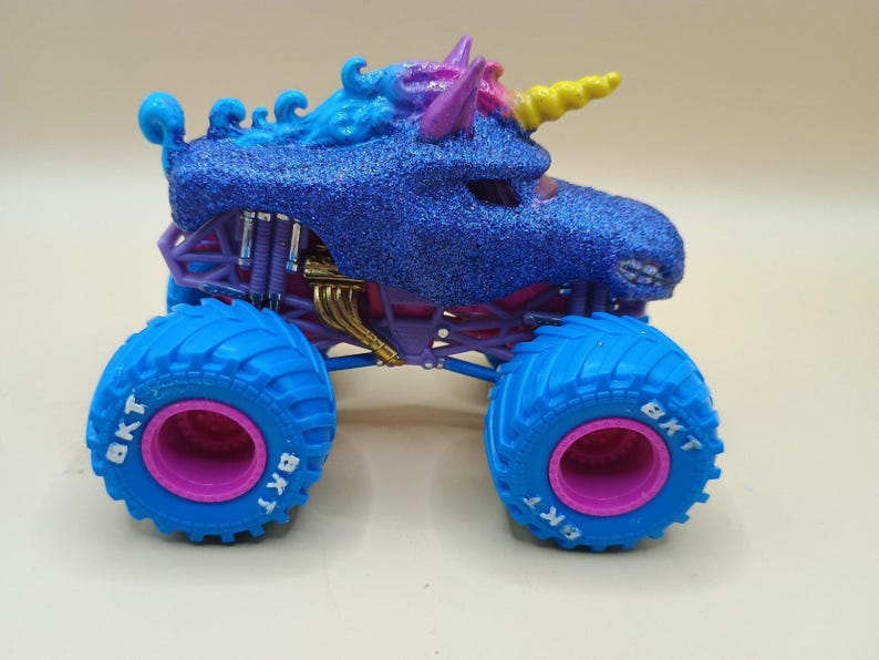 Spin Master Custom Monster Jam Sparkle Smash - Blue Sparkle Edition 1:64 Diecast image 4