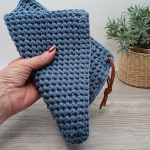 Modern Square Potholder Handmade, Trivet Hot Pad With Leather Loops, Thick Table Mat, Farmhouse Trivet, Crochet Boho Potholder, Gift for Mom