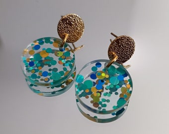 Boucles d'oreilles confettis paillettes glitter bleu vert doré et acier inoxydable martelé doré