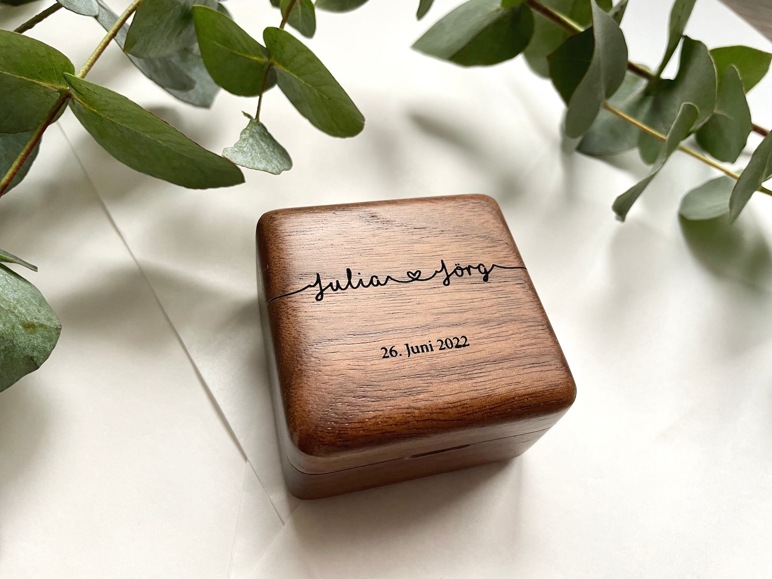 Massive Holz Ringbox - Stilvolle Aufbewahrung Für Verlobungsringe & Schmuck