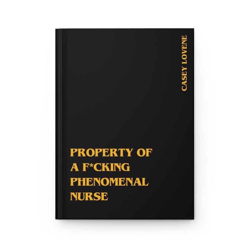 Regalo divertido para enfermeras: cuaderno de enfermeras fenomenal, diario personalizado para estudiantes de enfermería. Black w/ yellow text
