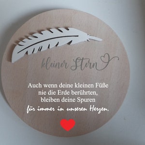 Erinnerung an ein Sternenkind, Geschenk für Sterneneltern, individuelle gestaltetes Trauergeschenk, Naturholz, Feder, Schmetterling