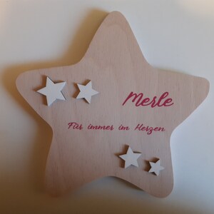 Erinnerung an ein Sternenkind, Geschenk für Sterneneltern, individuelle gestaltetes Trauergeschenk, Naturholz Stern, Feder, Schmetterling