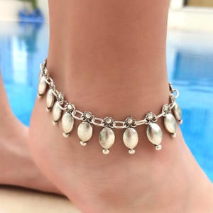 Oval Motif Anklet – Adjustable Fit – Antique Silver Plated – Boho Beach Jewelry – Gift for Her – Statement Accessory - Beach Bracelet