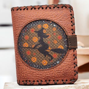 Vegan Leder Geldbörse für Frauen mit süßem Hexen Design - Handgemachtes Geschenk für Frauen - Boho Style - Kartenhalter - Weihnachtsgeschenk