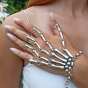 SKELETON HAND CHAIN | Skeleton Hand All Bone Ring Bracelet Hand Chain - Silver Plated Jewelry - Gothic Style Bracelet - Sahmeran Bone Hand