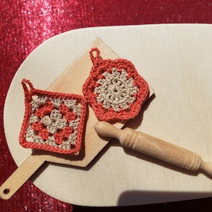 Dollhouse potholders scale 1:12, miniature kitchen, dollhouse furniture,  crochet decor roombox, miniature for collector, Doll farmhouse