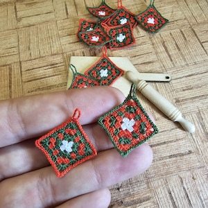 2 mini potholders for dollhouse scale 1:12, miniature kitchen potholders, colors - red, green and white