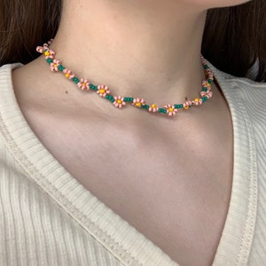 Collar con cuentas de flores personalizable