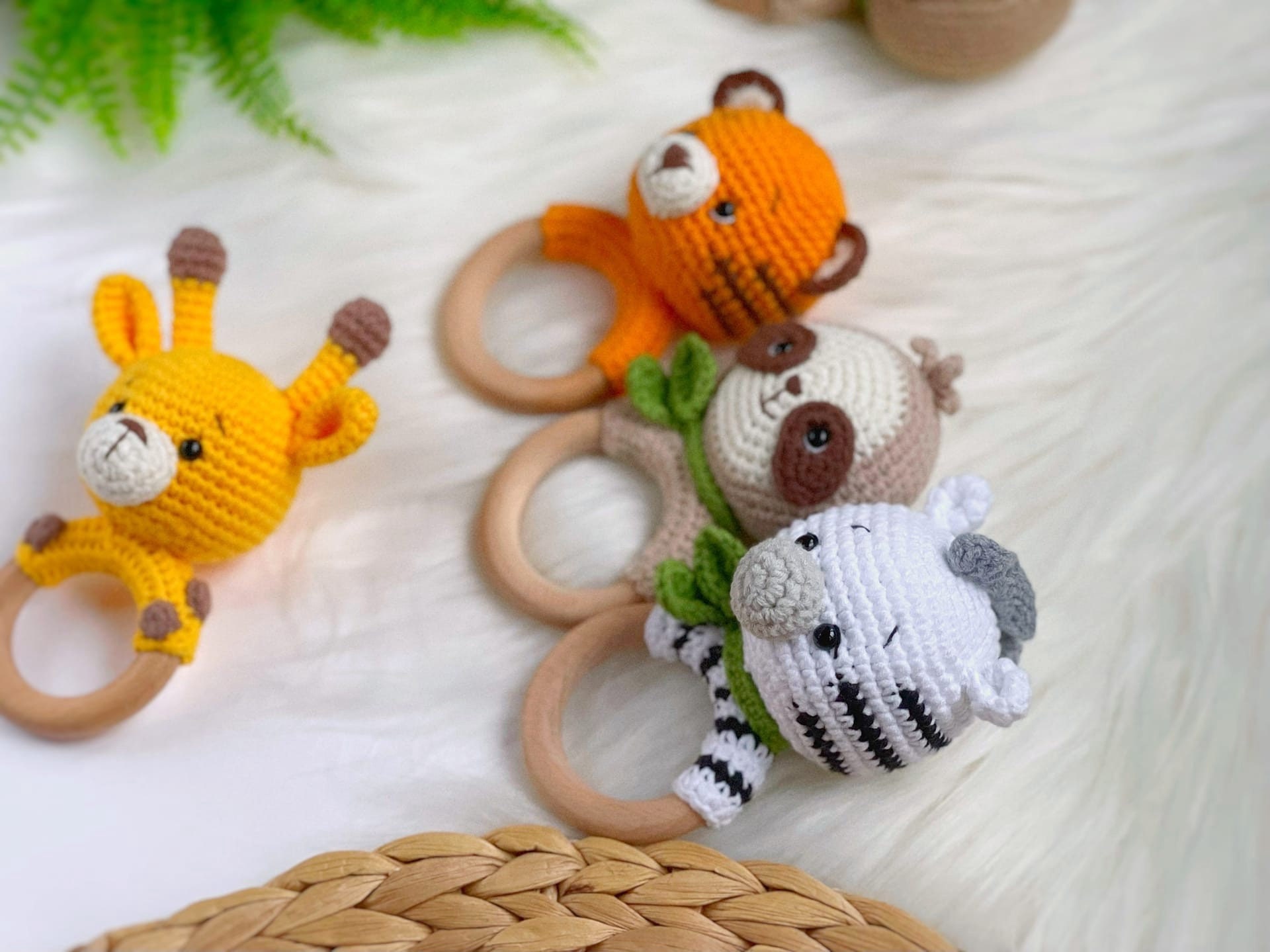 SET of 4 Crochet PATTERN Baby Rattles – Safari Animals Giraffe, Sloth ...