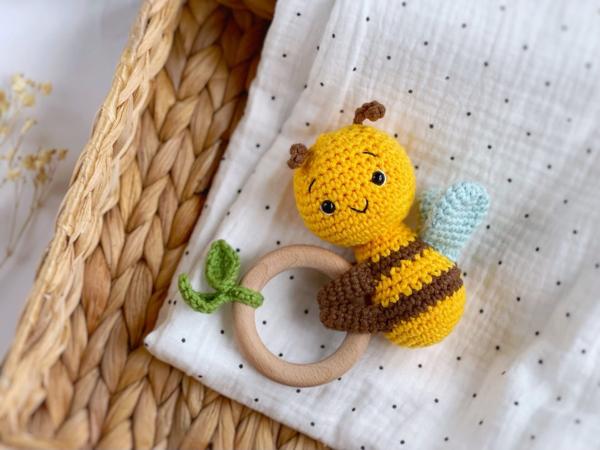 CROCHET PATTERN Bee Rattle Crochet Baby Rattle Bumblebee | Etsy