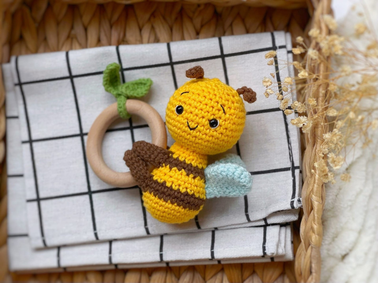 CROCHET PATTERN Bee Rattle Crochet Baby Rattle Bumblebee | Etsy