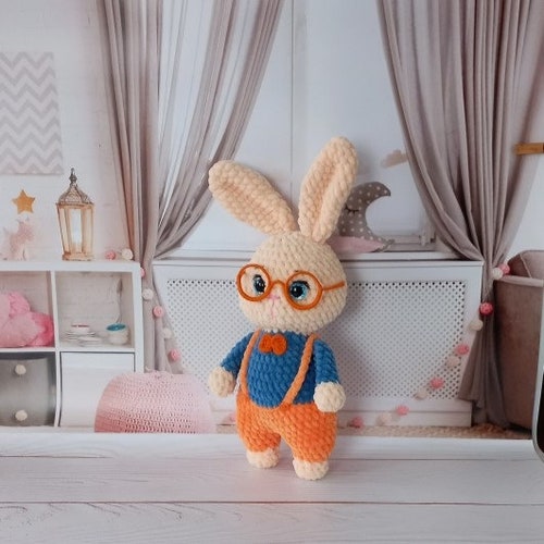 Crochet pattern bunny with carrot amigurumi toy. Crochet patterns toy