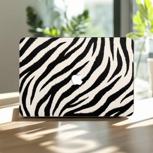 Zebra Print MacBook Air Case 13 13.3 13.6 14 inch Pro 15 16 in M5 M2 M1 Apple hard shell Cover 2020 2019 A3113 A1990 Black and White Stripe