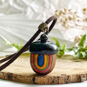 pillendoos ketting, pillenhouder ketting, eikel pillendoosje, houten pillendoos, bus medaillon, pillendoos medaillon, cadeau 5e verjaardag