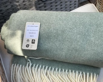 Manta de lana de Nueva Zelanda de primera calidad, color verde salvia claro, ideal para sofá o sillón. Medidas: 55 x 79 pulgadas. Cubrecama de lana de lujo con diseño de cuadrícula. Un regalo de lujo.