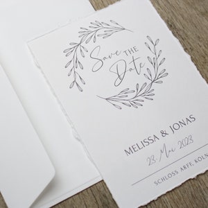 Save the Date Karte Hochzeit, Büttenpapier Optik, mit Kuvert, Eukalyptus-Zweig Design, edel und schlicht, personalisierte Karten