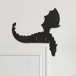 Houten drakendeurkozijn, deurkozijn hoekdraak, drakendeurtopper bord, drakendeur hangen, boven de deur decor, boven de deur decor