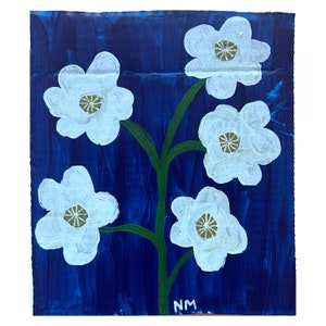 Flores azules. Sobre cartón reciclado. Por Nancy Mckie. Obra de arte contemporánea original.
