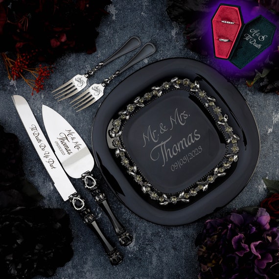 Black wedding cake cutting set, wedding gothic cake knives,halloween wedding, til death wedding cake server, gothic wedding cake plate