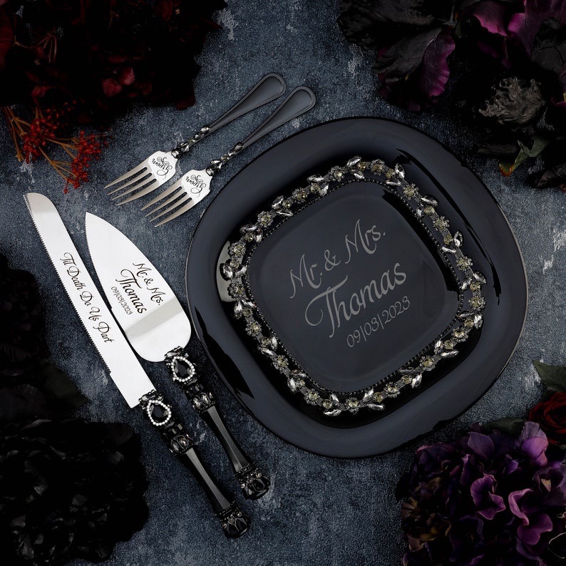 Black wedding cake cutting set, wedding gothic cake knives,halloween wedding, til death wedding cake server, gothic wedding cake plate serv+knif+plate+fork