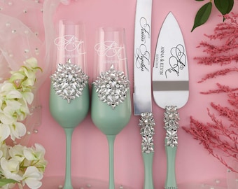 sage green wedding champagne flutes, dusty green wedding glasses, pastel wedding tosating glasses, sage green personalized flutes