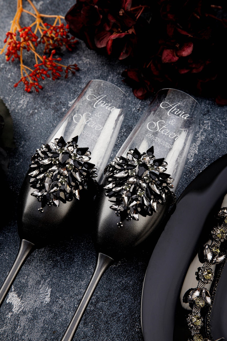 Black wedding cake cutting set, wedding gothic cake knives,halloween wedding, til death wedding cake server, gothic wedding cake plate 2 champagne glasses