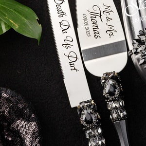 Black wedding cake cutting set, wedding gothic cake knives,halloween wedding, til death wedding cake server, gothic wedding cake plate server and knife
