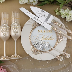 wedding cake cutting set pearl, ivory pearl wedding cake knives, wedding pearl cake cutting set with glasses and plate, gold pearl wedding,