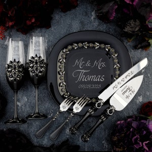 Black wedding cake cutting set, wedding gothic cake knives,halloween wedding, til death wedding cake server, gothic wedding cake plate set of 7 pcs
