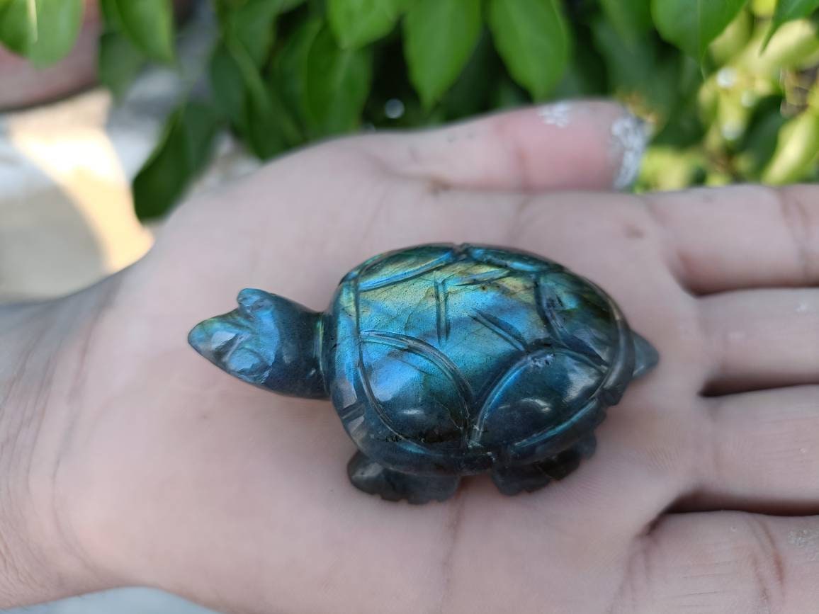 手彫りのラブラドライト亀の置物：マダガスカル産宝石亀の像 - Etsy 日本