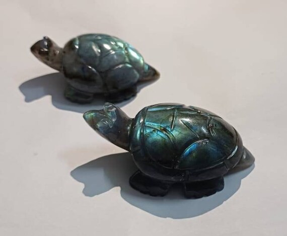 手彫りのラブラドライト亀の置物：マダガスカル産宝石亀の像 - Etsy 日本