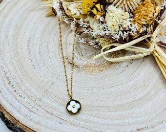 Simple necklace with its mother-of-pearl flower - Stainless Steel - Gold Plated - Handmade