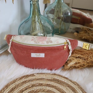 Sac banane velours et fleurs rose, cadeau pour femme