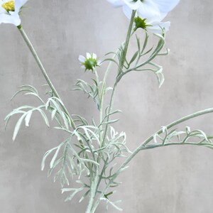 Faux Daisy Flower Stem: Realistic White Cosmos Wildflower, Home Decor Bild 6