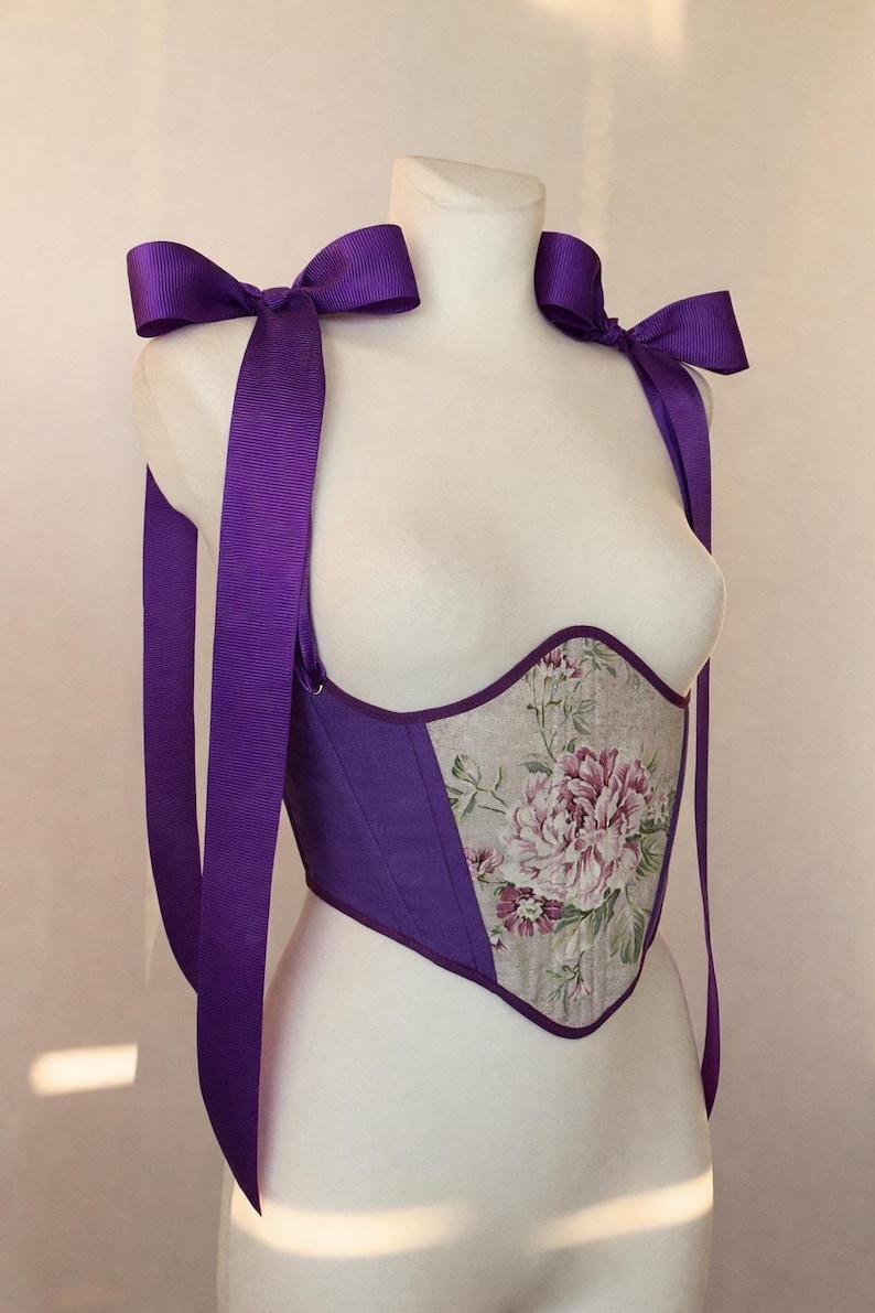 underbust corset,
corset belt